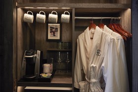 Hotel Drover Autograph Collection