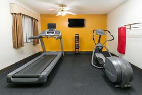 Days Inn & Suites by Wyndham Euless DFW Airport South