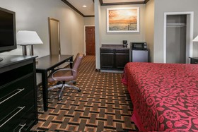 Days Inn & Suites by Wyndham Euless DFW Airport South