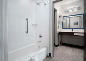 Hampton Inn and Suites Dallas-DFW Airport West-Hurst