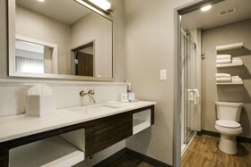 Hampton Inn & Suites Dallas Ft Worth Airport South