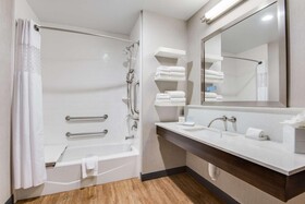 Hampton Inn & Suites Dallas Ft Worth Airport South