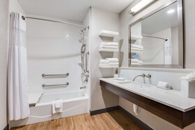 Hampton Inn & Suites Dallas Ft Worth Airport South