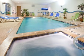 Holiday Inn Express & Suites Fort Worth I-35 Western Center