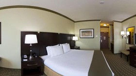 Holiday Inn Express & Suites Fort Worth I-35 Western Center
