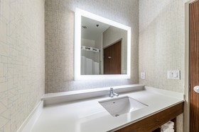 Holiday Inn Express & Suites Fort Worth I-35 Western Center