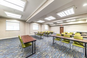 Holiday Inn Express & Suites Fort Worth I-35 Western Center
