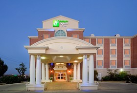 Holiday Inn Express & Suites Lake Worth Northwest Loop 820