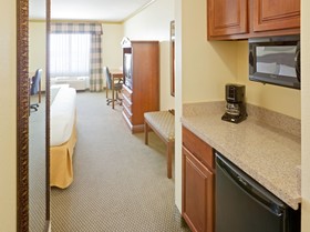 Holiday Inn Express & Suites Lake Worth Northwest Loop 820