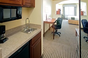 Holiday Inn Express & Suites Lake Worth Northwest Loop 820