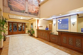Holiday Inn Express & Suites Lake Worth Northwest Loop 820