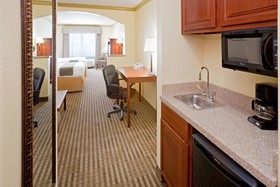 Holiday Inn Express & Suites Lake Worth Northwest Loop 820