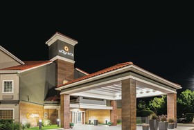 La Quinta Inn & Suites by Wyndham Fort Worth North
