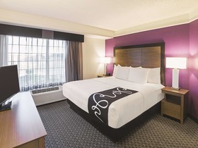 La Quinta Inn & Suites by Wyndham Fort Worth North