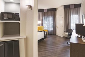 La Quinta Inn & Suites by Wyndham Fort Worth North