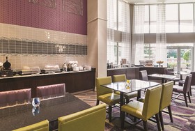 La Quinta Inn & Suites by Wyndham Fort Worth North
