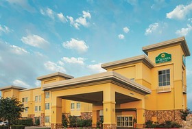 La Quinta Inn & Suites by Wyndham Ft. Worth - Forest Hill TX