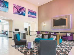 La Quinta Inn & Suites by Wyndham Ft. Worth - Forest Hill TX