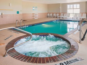 La Quinta Inn & Suites by Wyndham Ft. Worth - Forest Hill TX