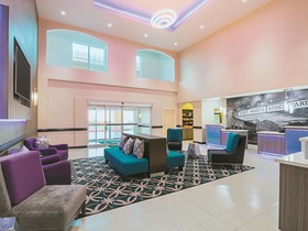 La Quinta Inn & Suites by Wyndham Ft. Worth - Forest Hill TX