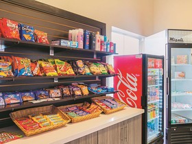 La Quinta Inn & Suites by Wyndham Ft. Worth - Forest Hill TX