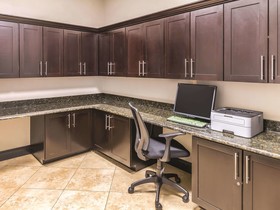 La Quinta Inn & Suites by Wyndham Fort Worth - Lake Worth