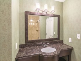 La Quinta Inn & Suites by Wyndham Fort Worth - Lake Worth