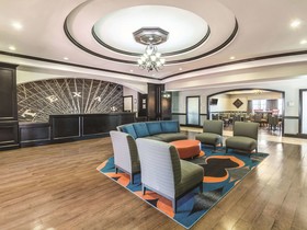 La Quinta Inn & Suites by Wyndham Fort Worth - Lake Worth