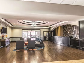 La Quinta Inn & Suites by Wyndham Fort Worth - Lake Worth