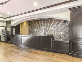 La Quinta Inn & Suites by Wyndham Fort Worth - Lake Worth