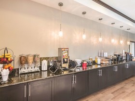 La Quinta Inn & Suites by Wyndham Fort Worth - Lake Worth