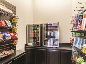 La Quinta Inn & Suites by Wyndham Fort Worth - Lake Worth