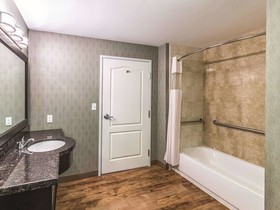 La Quinta Inn & Suites by Wyndham Fort Worth - Lake Worth