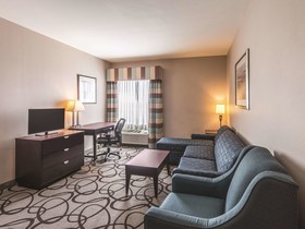 La Quinta Inn & Suites by Wyndham Fort Worth - Lake Worth