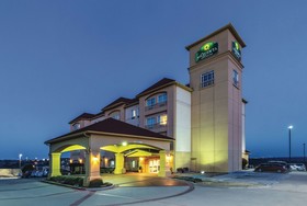 La Quinta Inn & Suites by Wyndham Fort Worth - Lake Worth