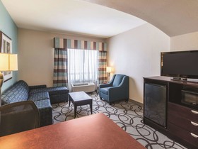 La Quinta Inn & Suites by Wyndham Fort Worth - Lake Worth