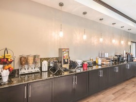 La Quinta Inn & Suites by Wyndham Fort Worth - Lake Worth