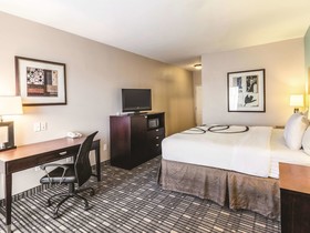 La Quinta Inn & Suites by Wyndham Fort Worth - Lake Worth