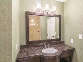 La Quinta Inn & Suites by Wyndham Fort Worth - Lake Worth