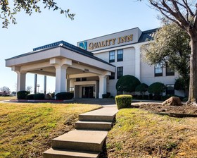 Days Inn by Wyndham Fort Worth North / Fossil Creek