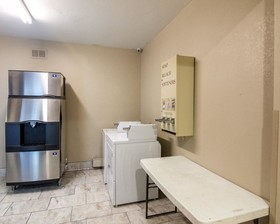 Days Inn by Wyndham Fort Worth North / Fossil Creek