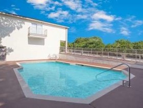 Days Inn by Wyndham Suites Fredericksburg