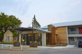 Fredericksburg Inn & Suites