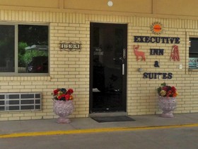 Freer Executive inn and Studios