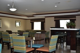 Holiday Inn Express & Suites Gainesville