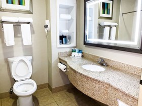 Holiday Inn Express & Suites Gainesville