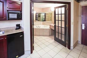 Holiday Inn Express & Suites Gainesville