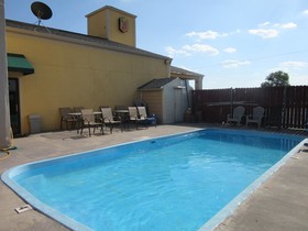 Super 8 by Wyndham Gainesville TX