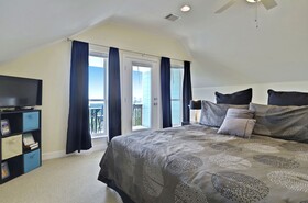 A View to Remember 3 BR Home by RedAwning