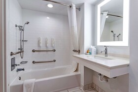 Clarion Pointe